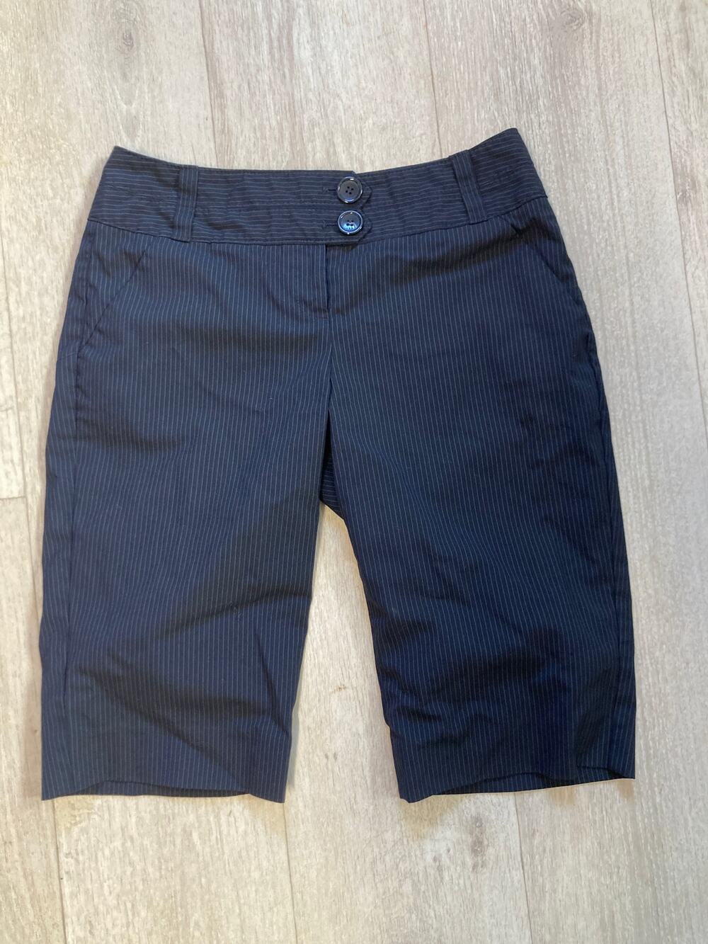 The Limited Navy Pin Stripe Shorts, Size 4